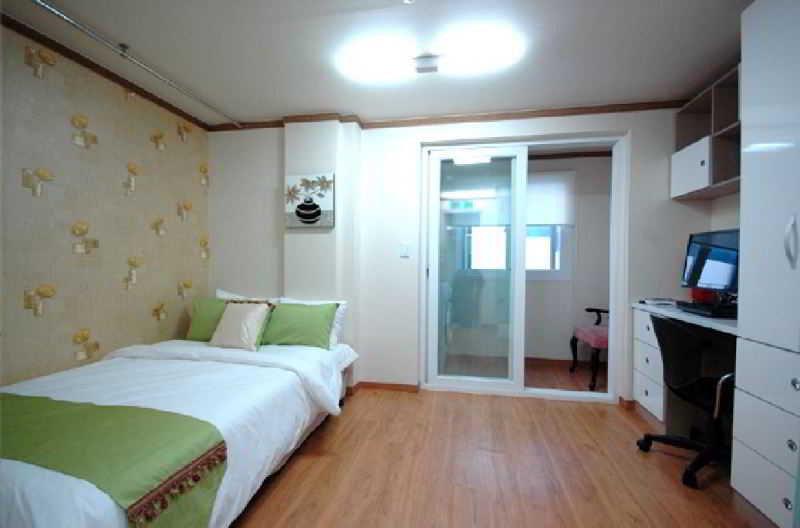 Apartment E *