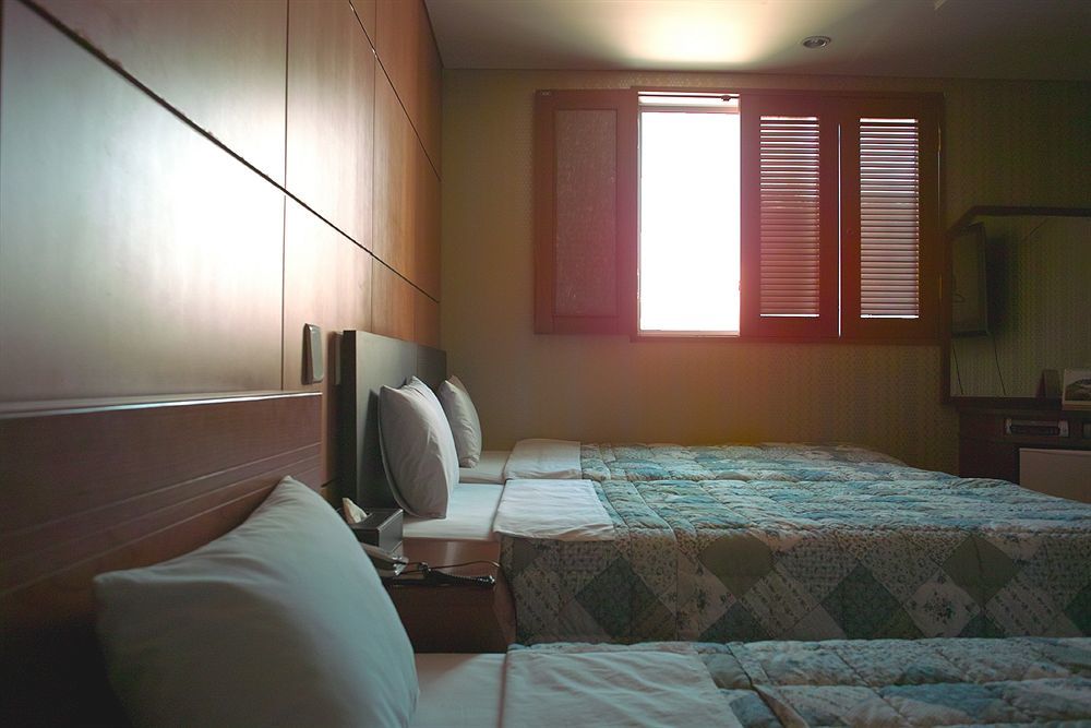Motel At 2*