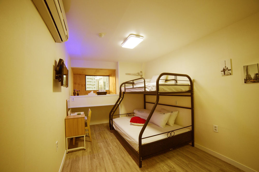 Road House Myeongdong Guest house 2*