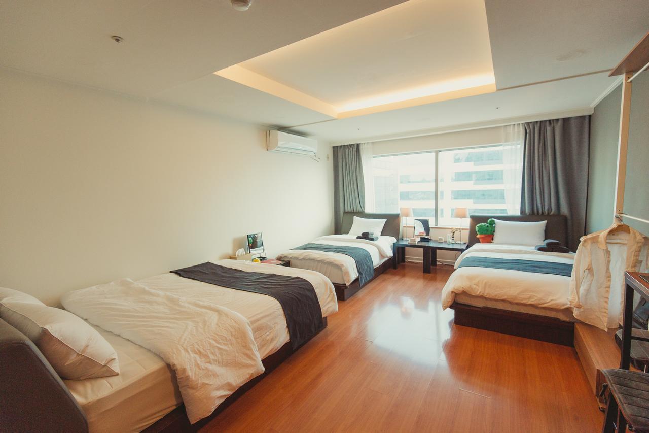 Yolo House In Hongdae Apartment *