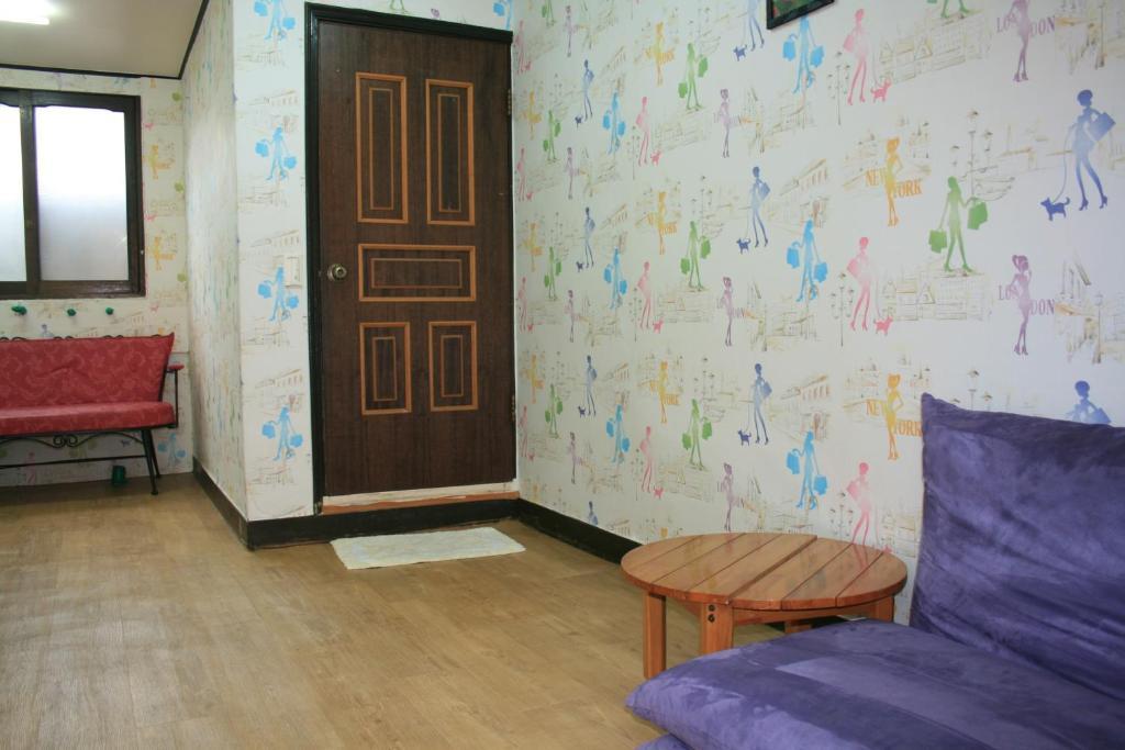 Windroad And Flowers Guesthouse Guest house Seoul