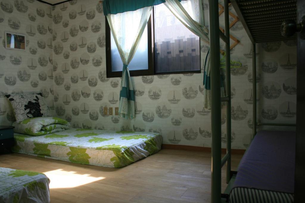 Windroad And Flowers Guesthouse *