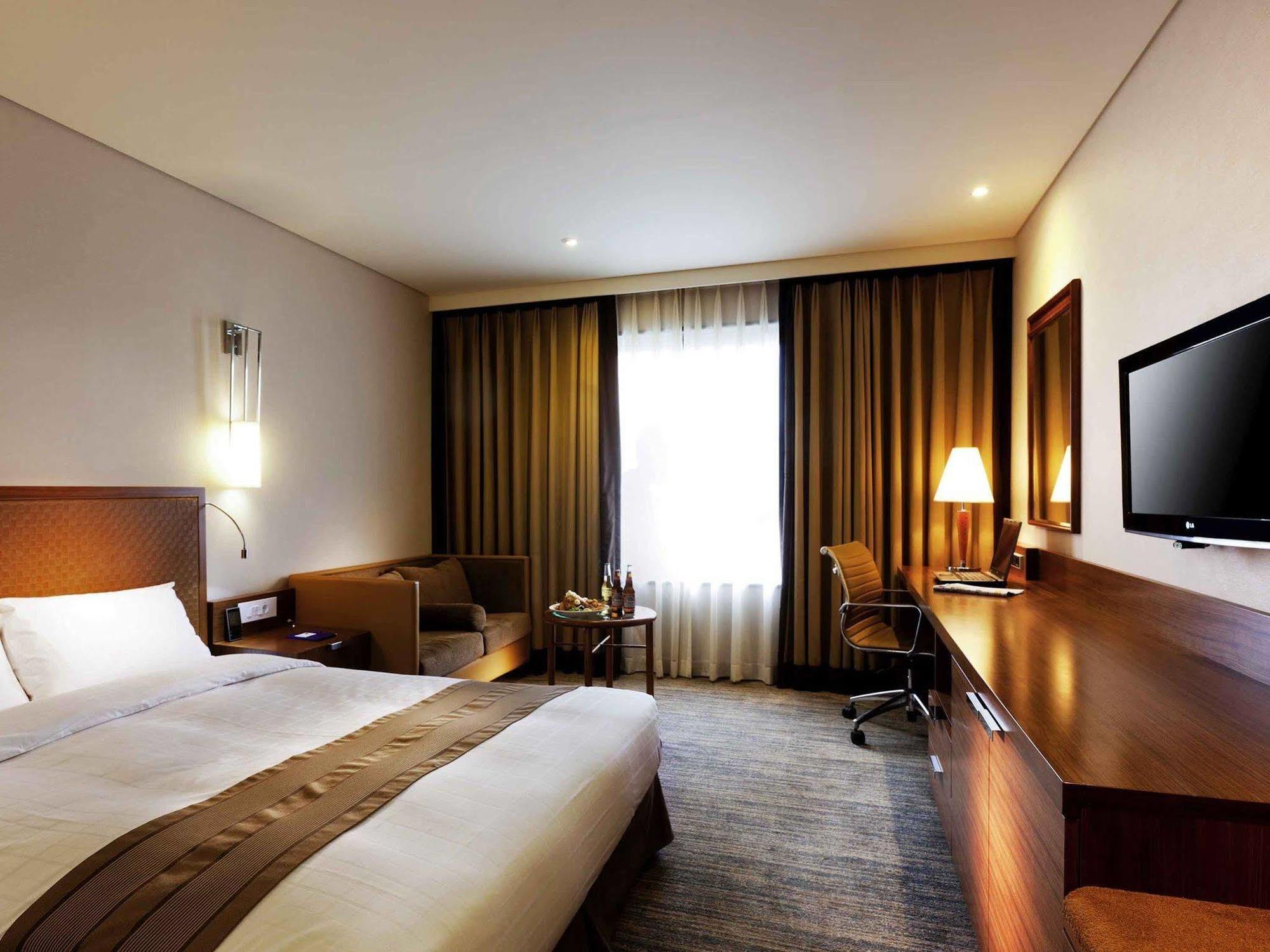 Novotel Ambassador Doksan Hotel