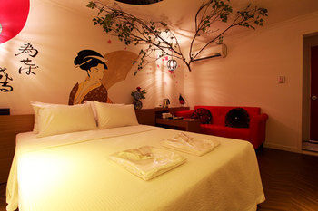 Rodeo Hotel 2*
