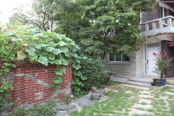 Hans House