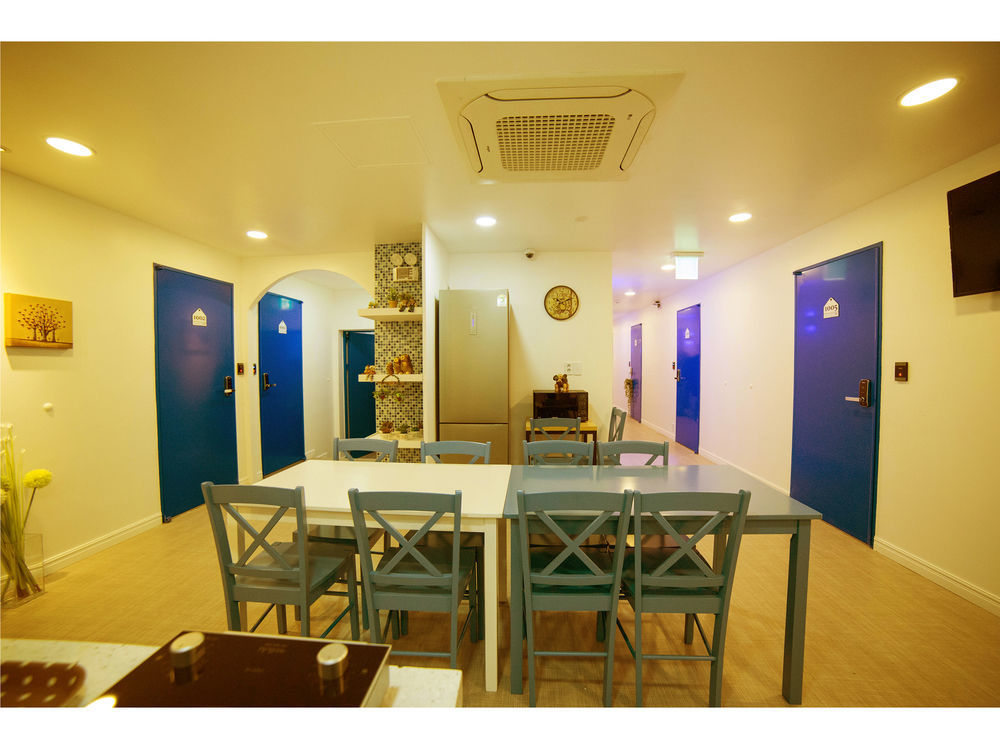 Guest house Road House Myeongdong 2*