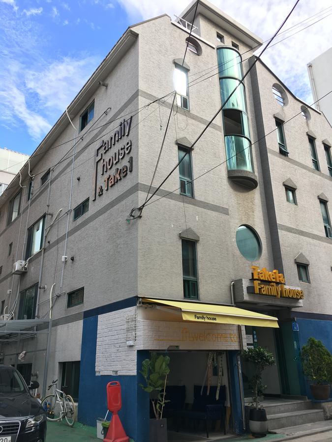 Family House Hongdae *