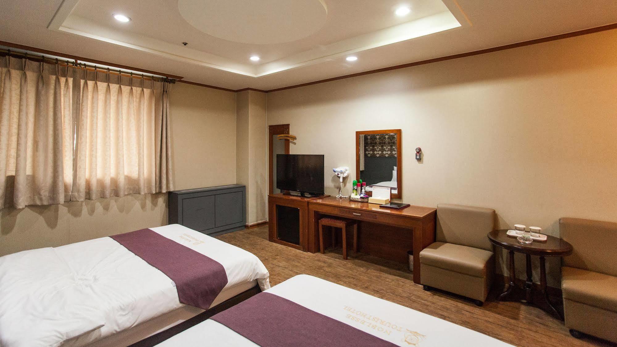 Noblesse Hotel