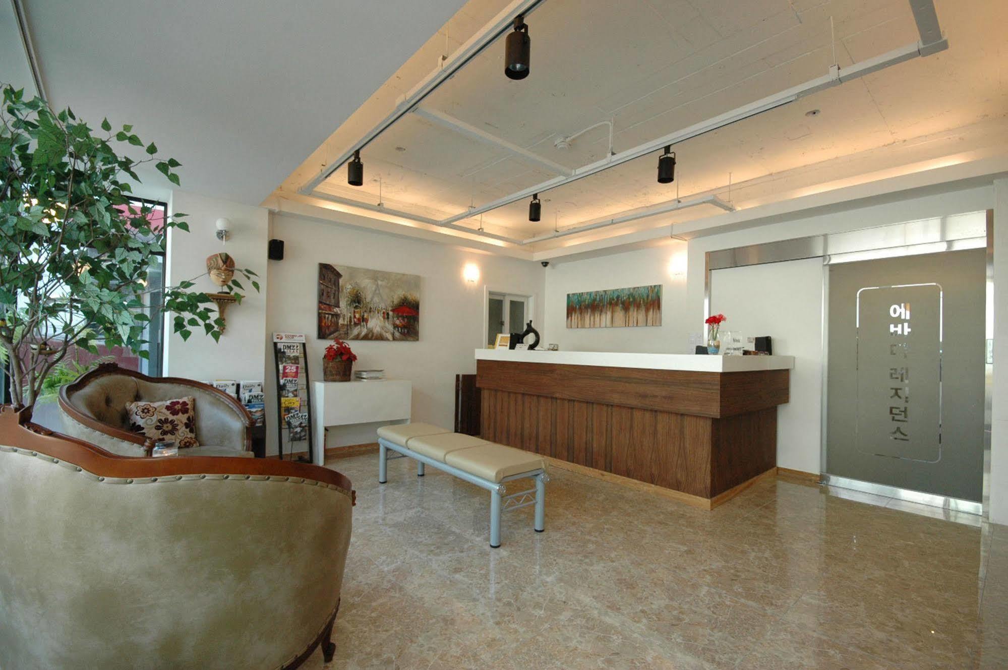 E Apartment *