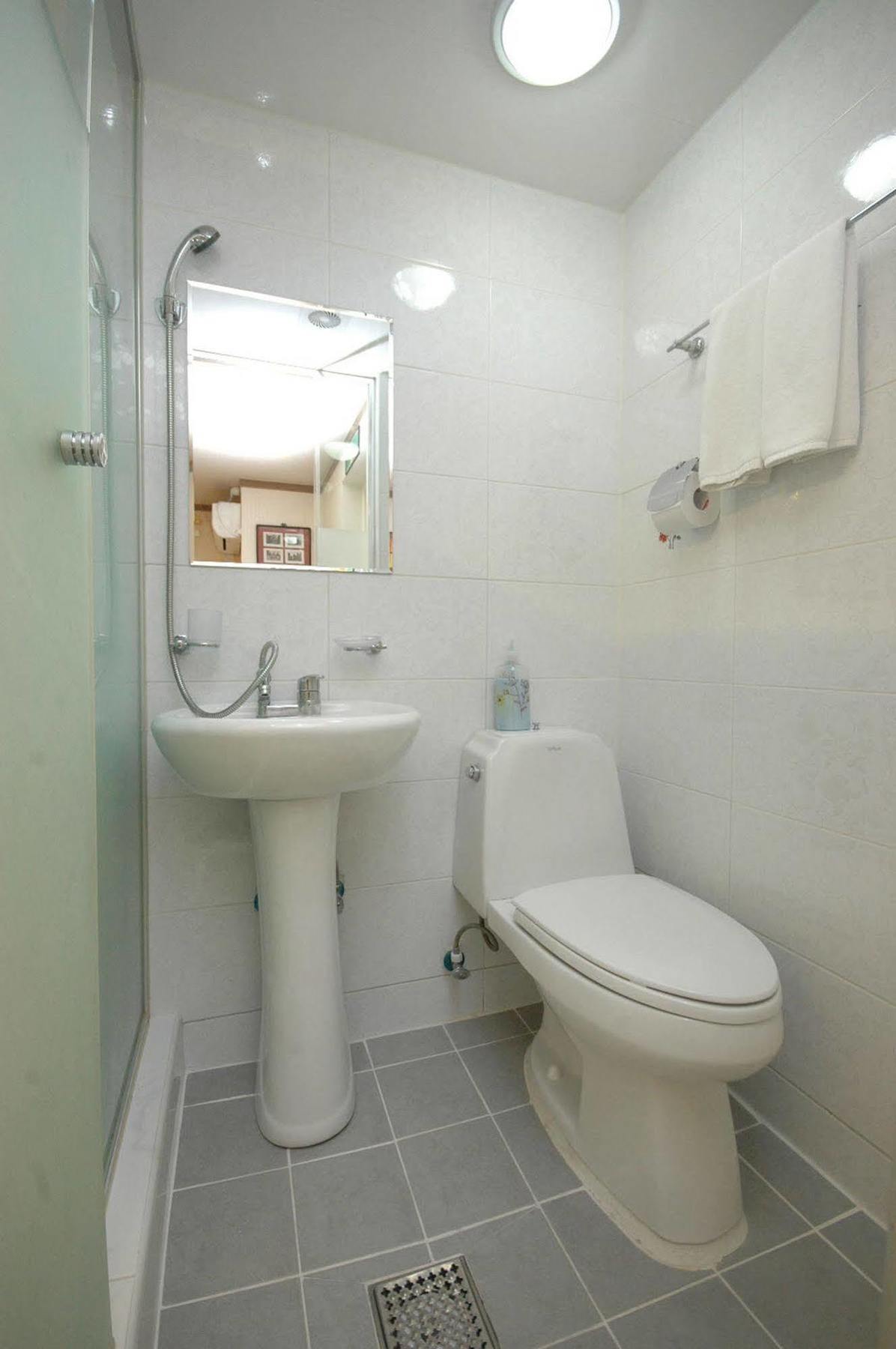 E Apartment *