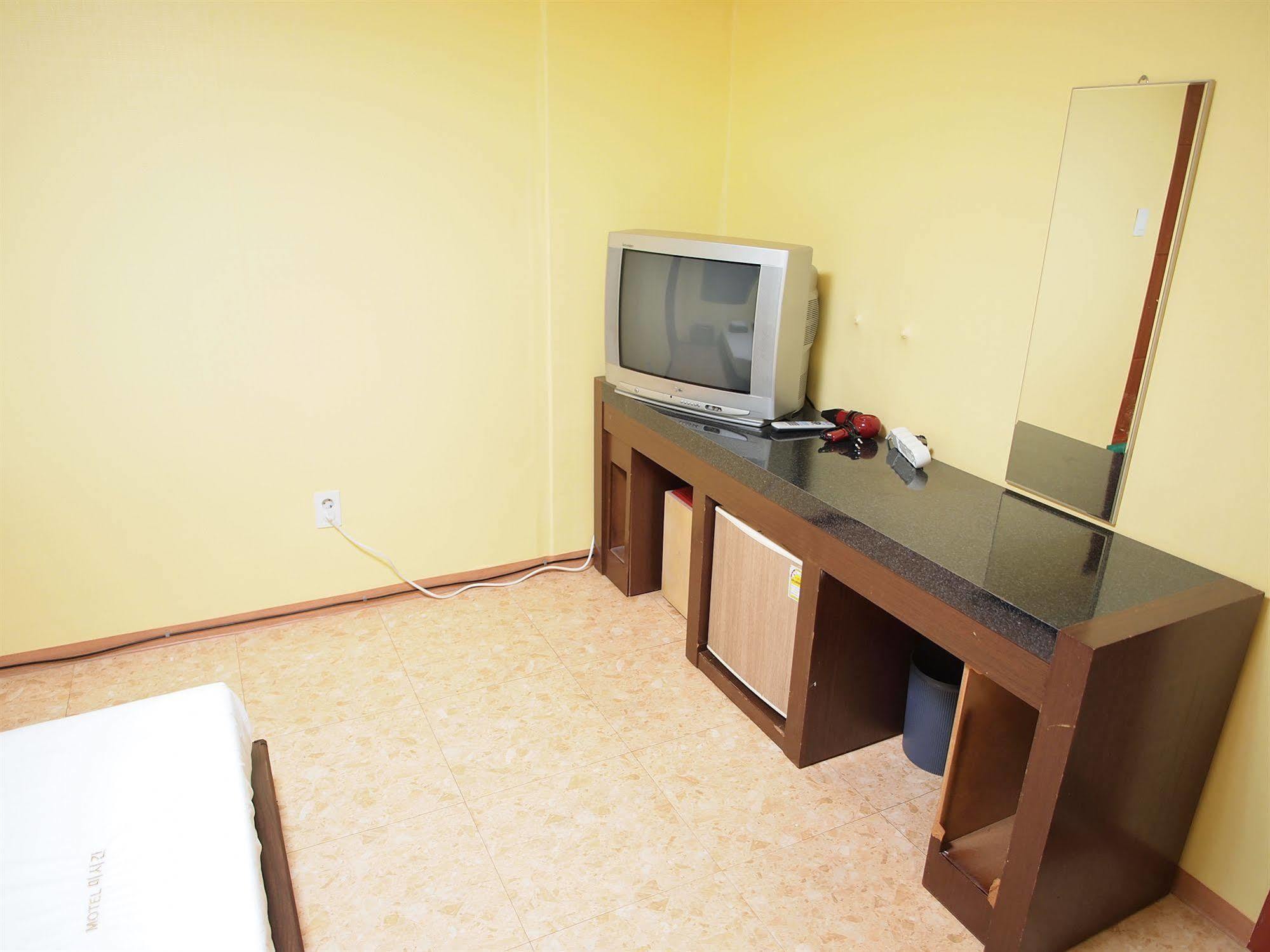 Shinchon Hostel