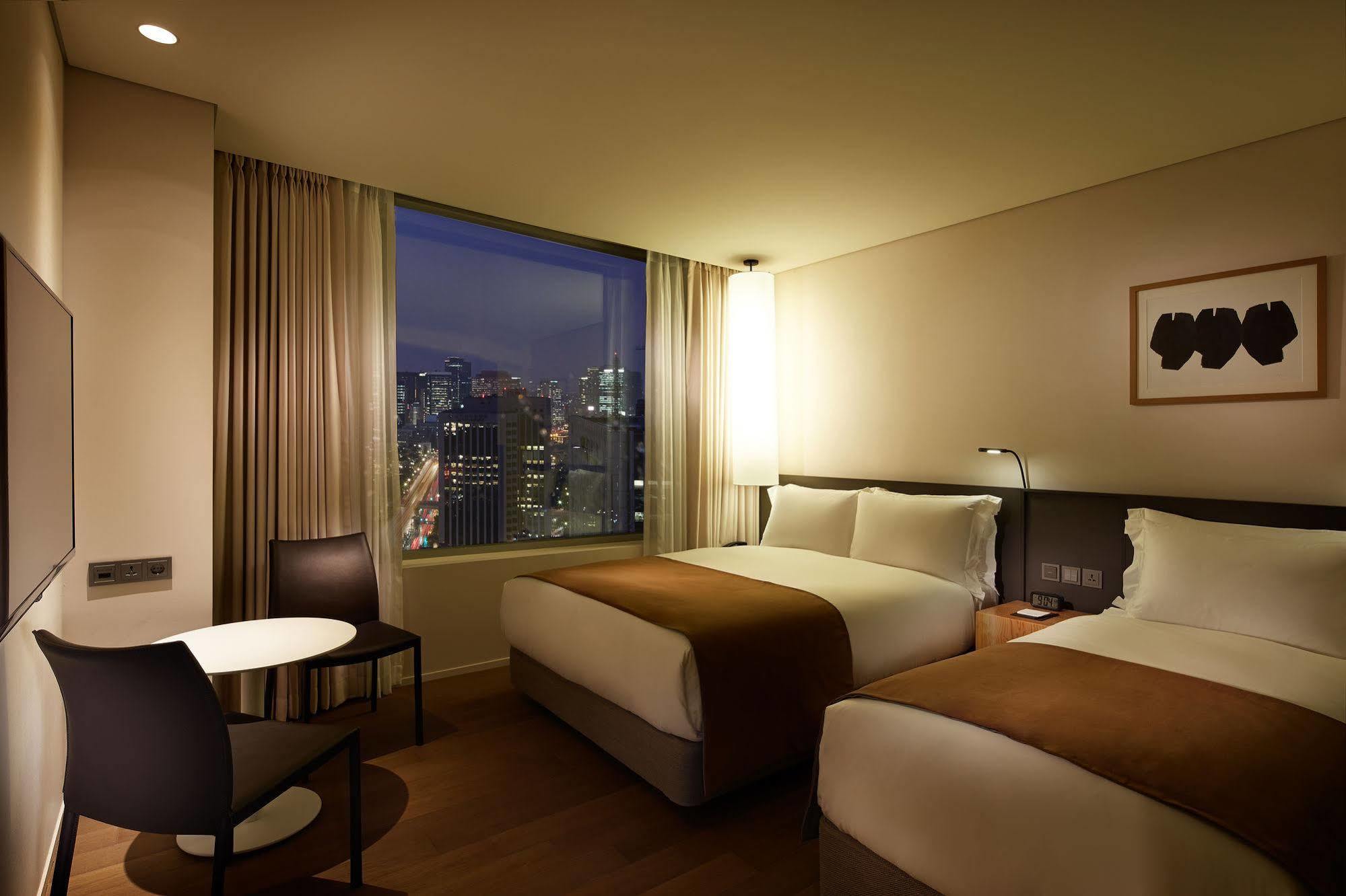Shilla Seodaemun Station 4*