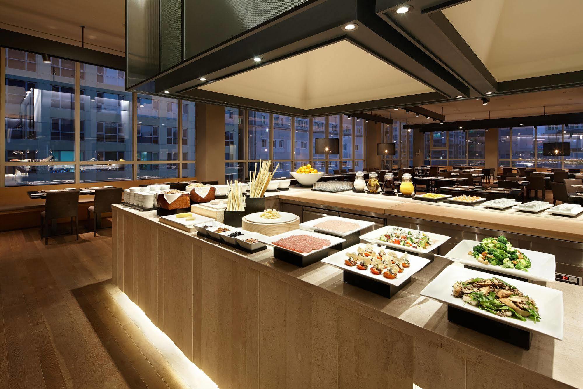 Shilla Seodaemun Station Hotel 4*
