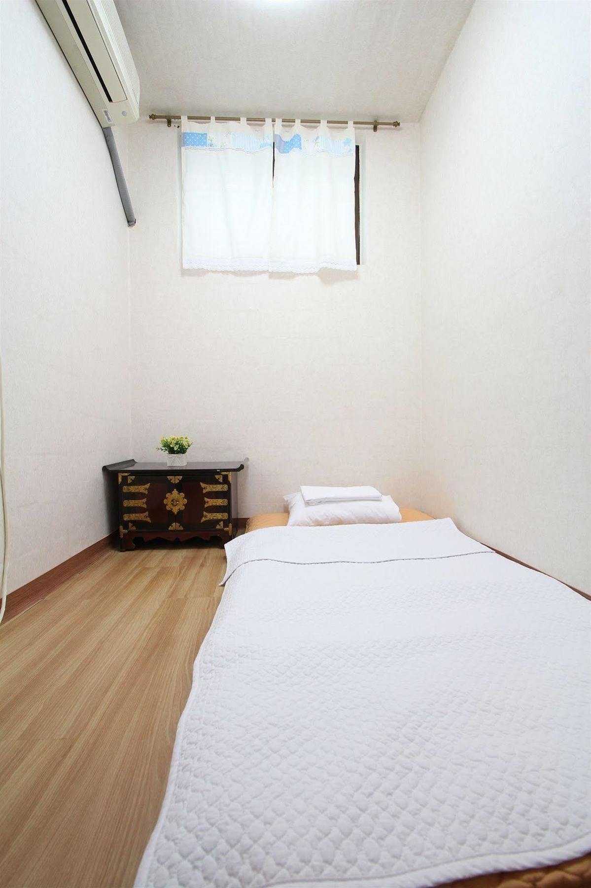 Icos 1 - Female Only Casa de hóspedes 2*