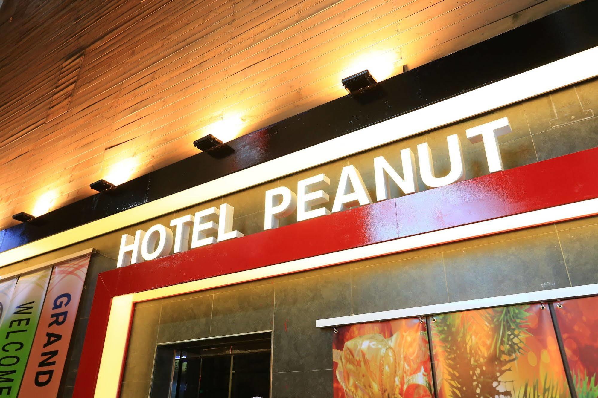 Peanut Hostel *