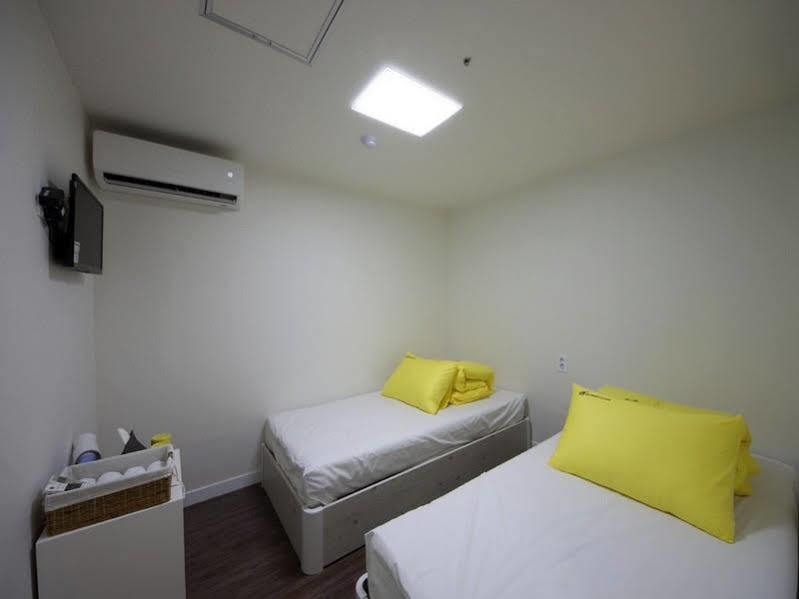 24 Hall Hostel *