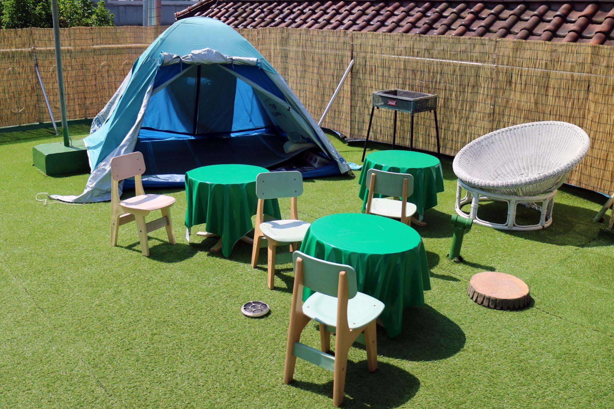 Bunk Backpackers 2*