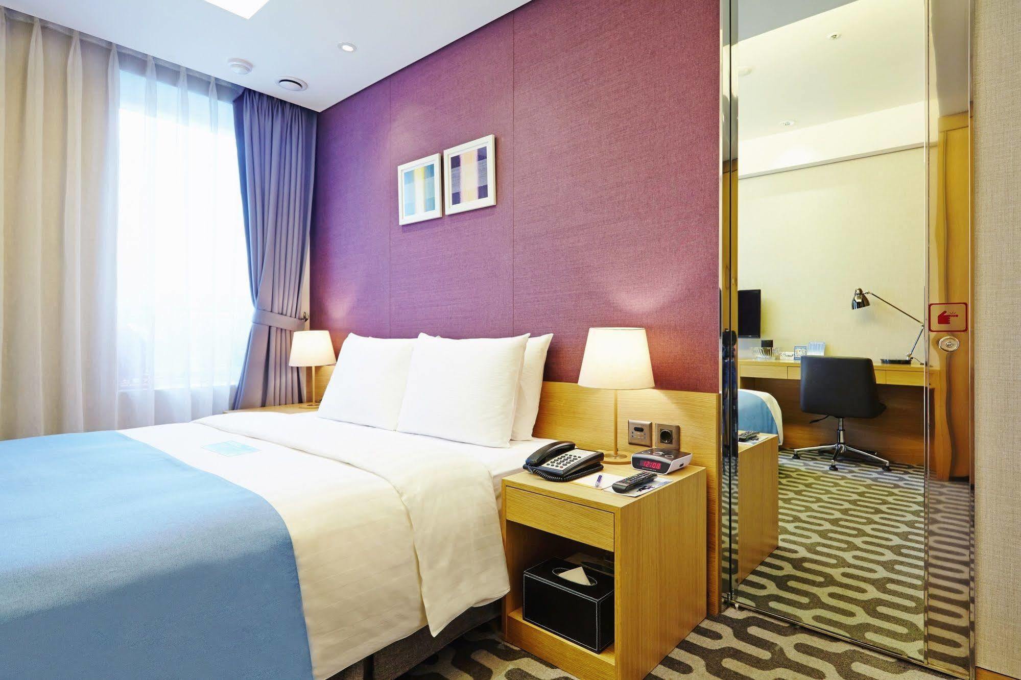 Hotel Days By Wyndham Myeongdong 3*