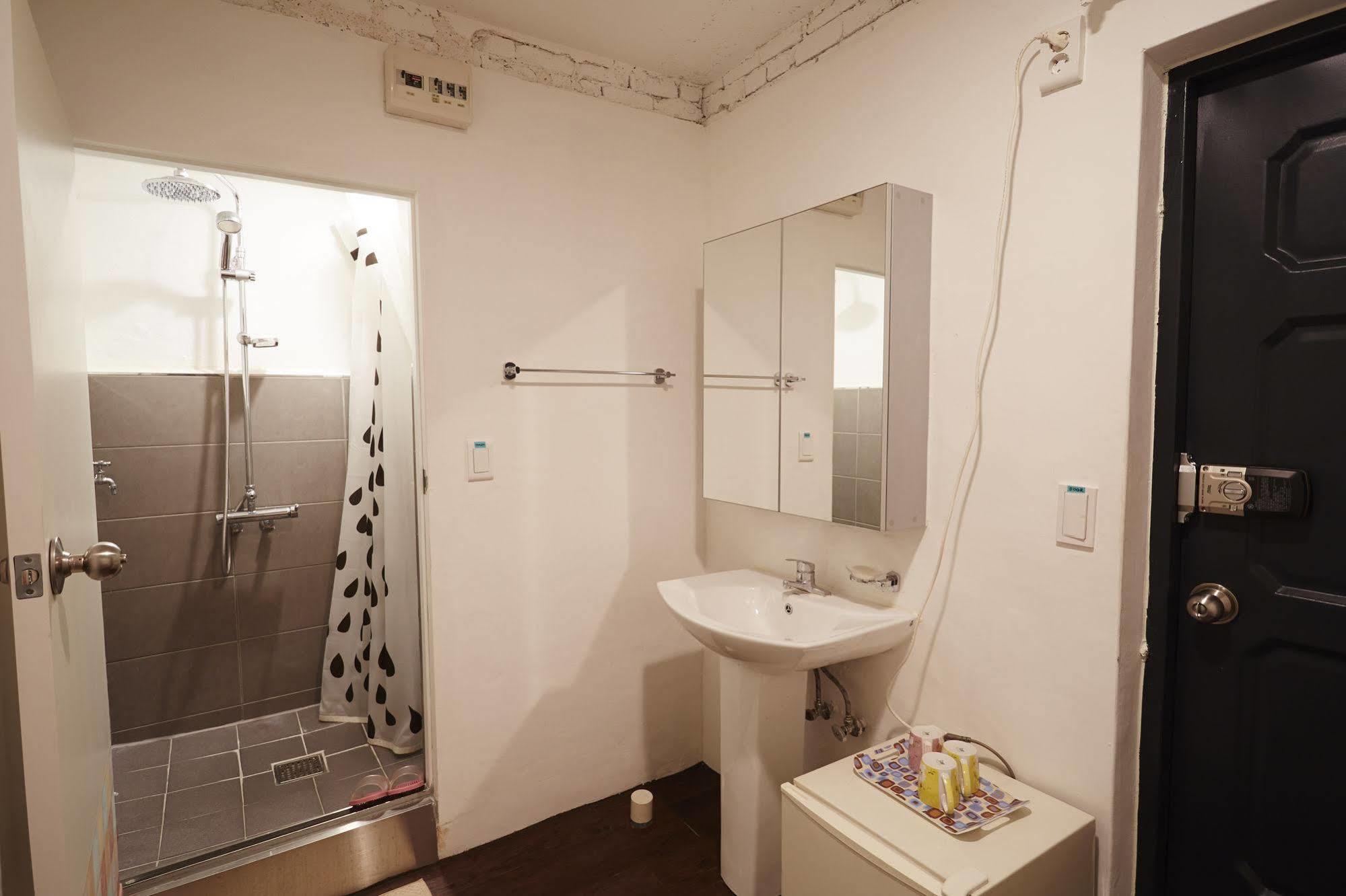 Owl Guesthouse - Hostel Hotel