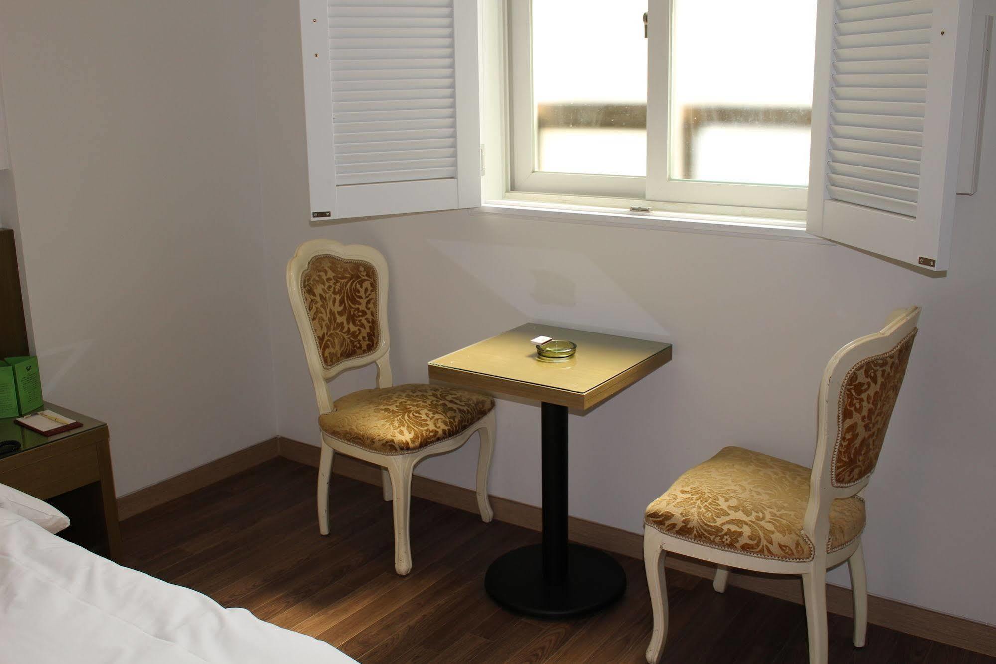 Insadong Crown Hotel