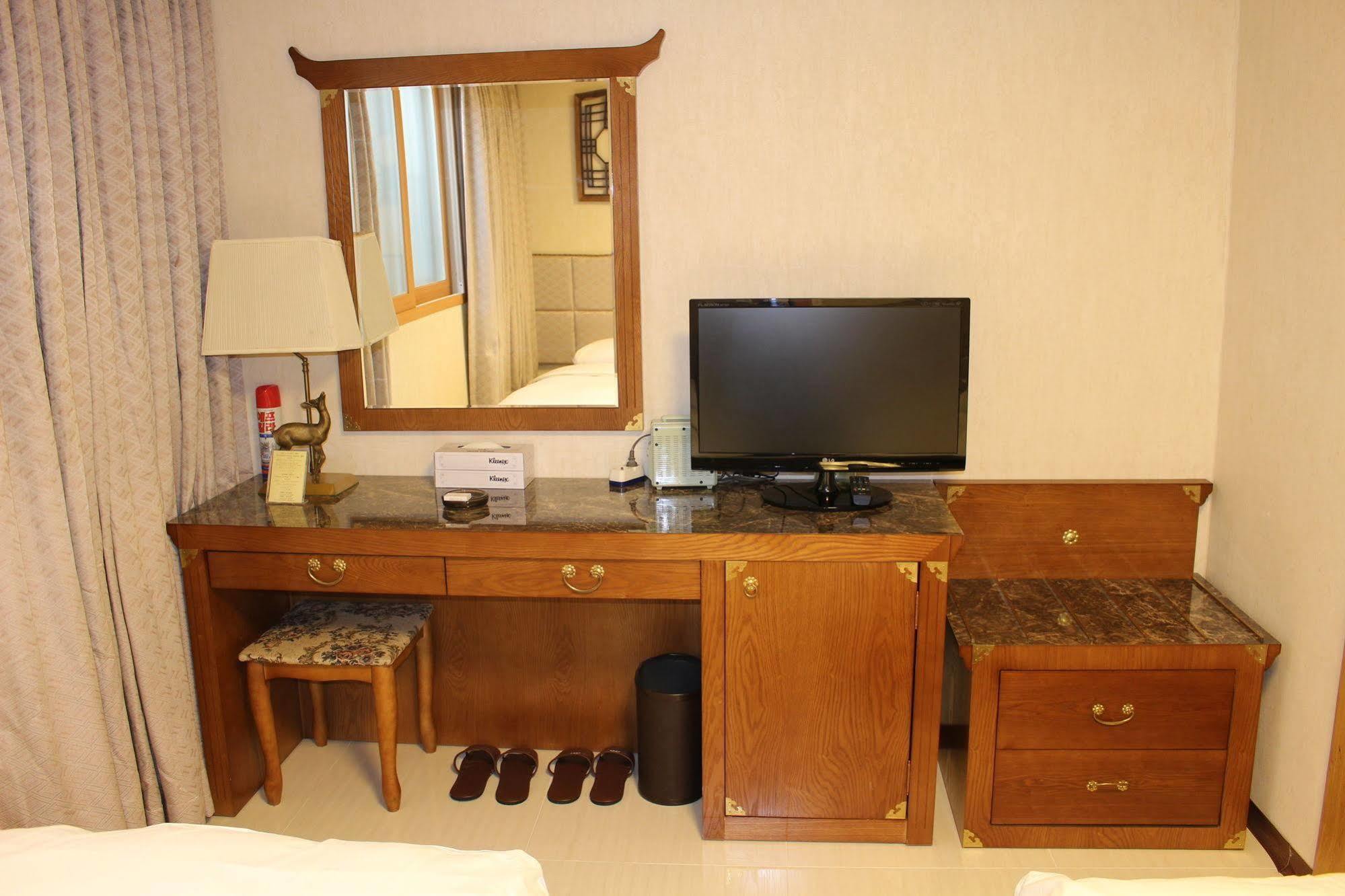 Insadong Crown 3*