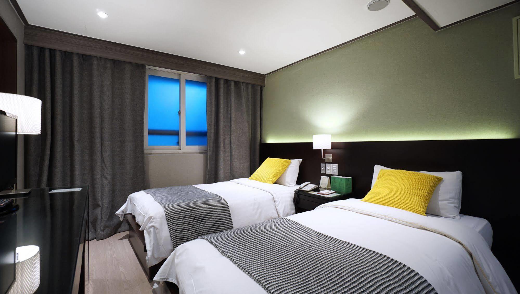 Insadong Crown 3* Seoul