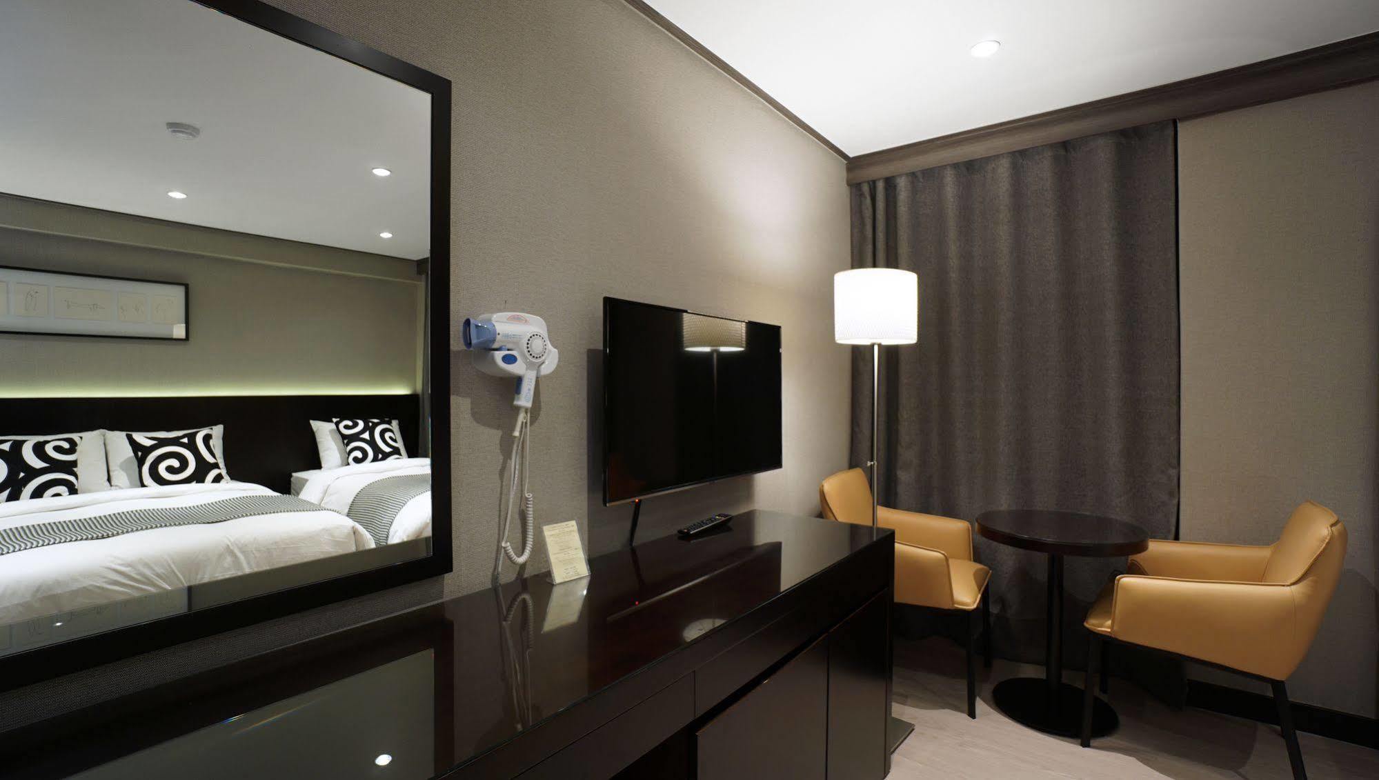 Insadong Crown Hotel 3*