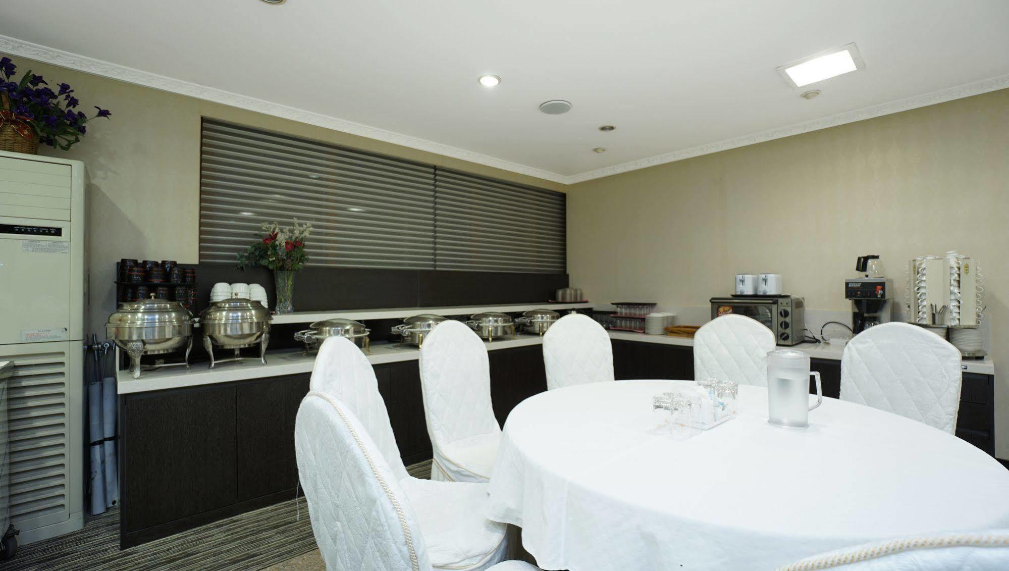 Insadong Crown Hotel 3*