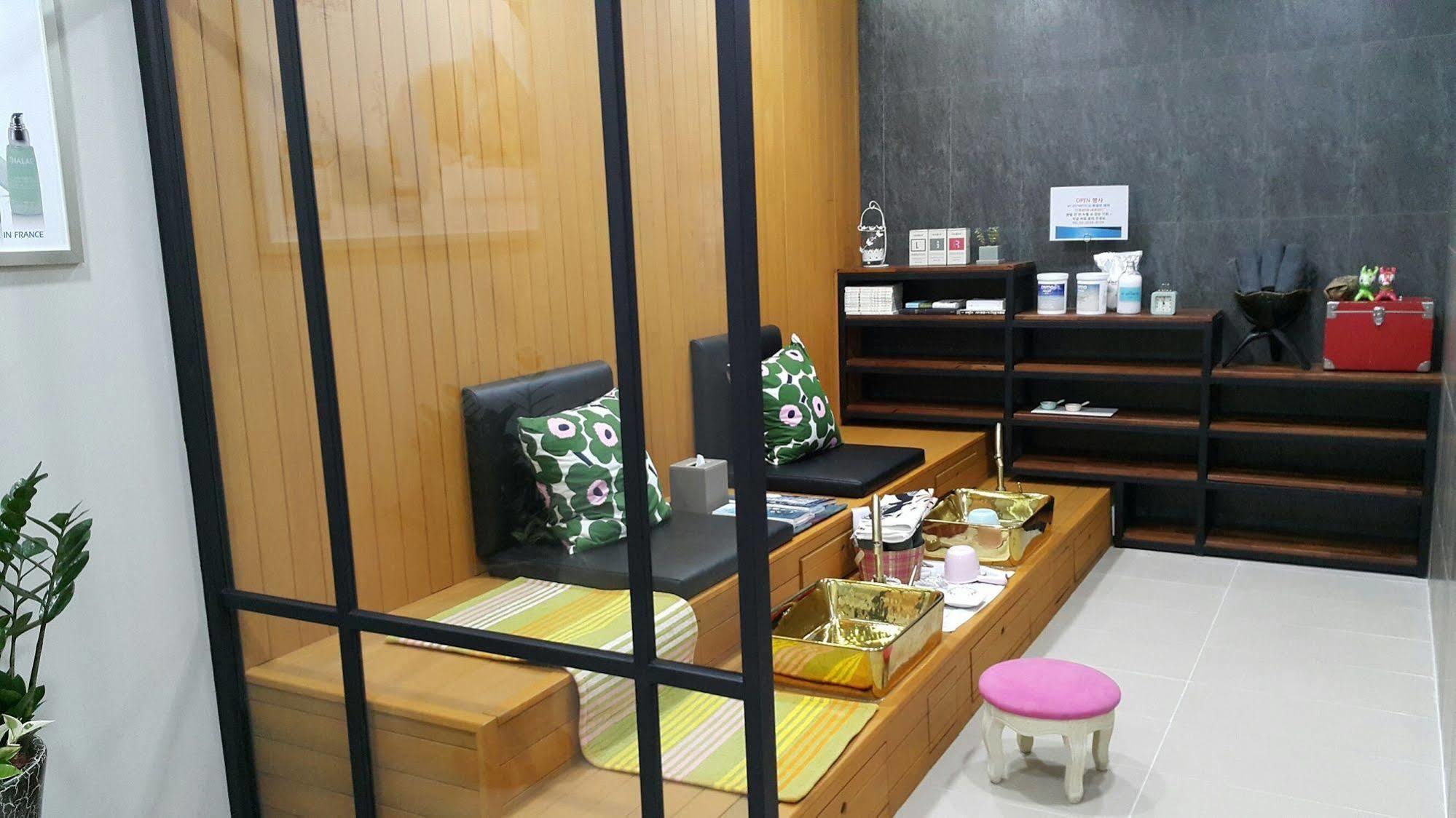 At Motel Seoul