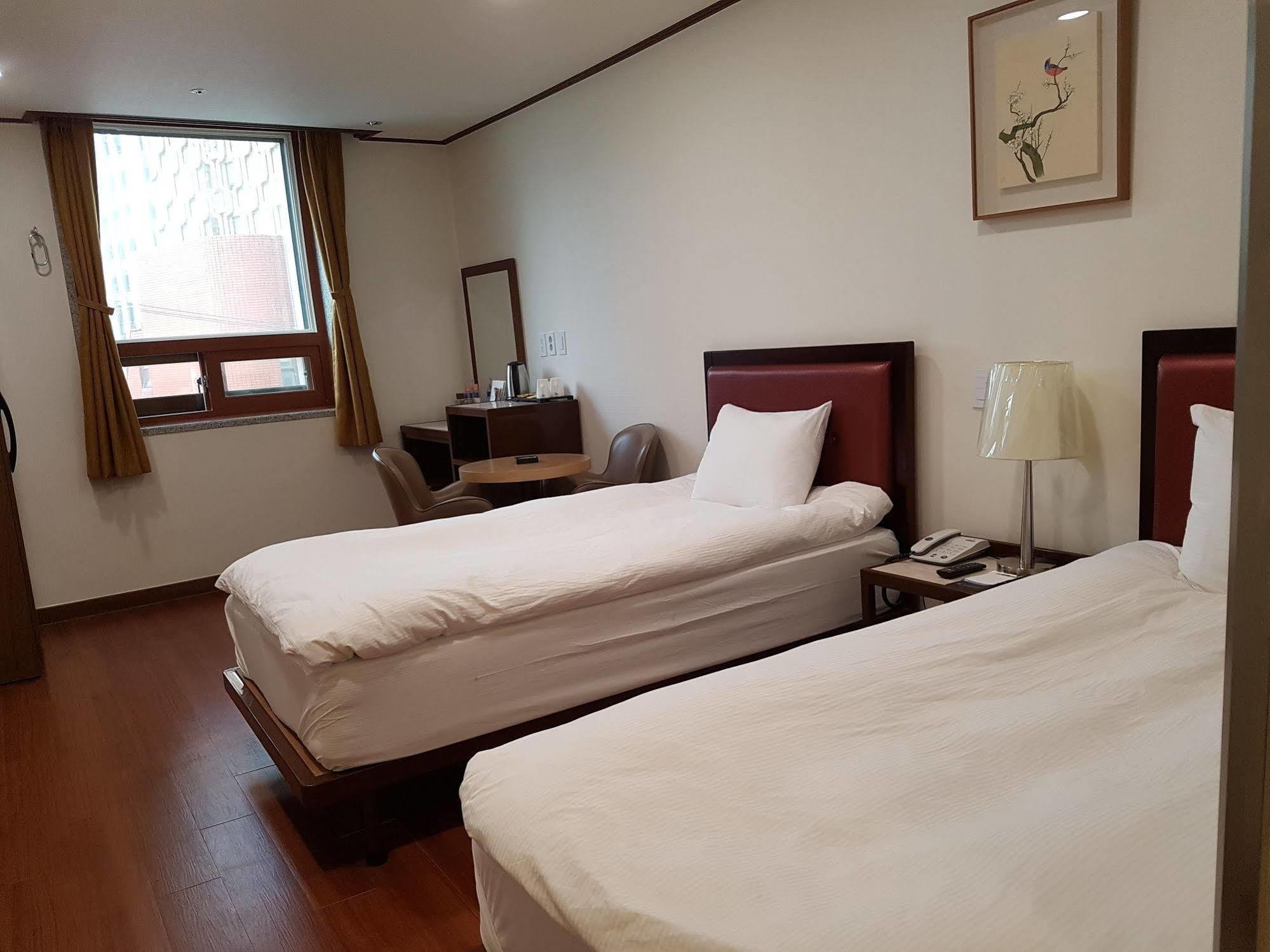 Youngbin Hotel 2*