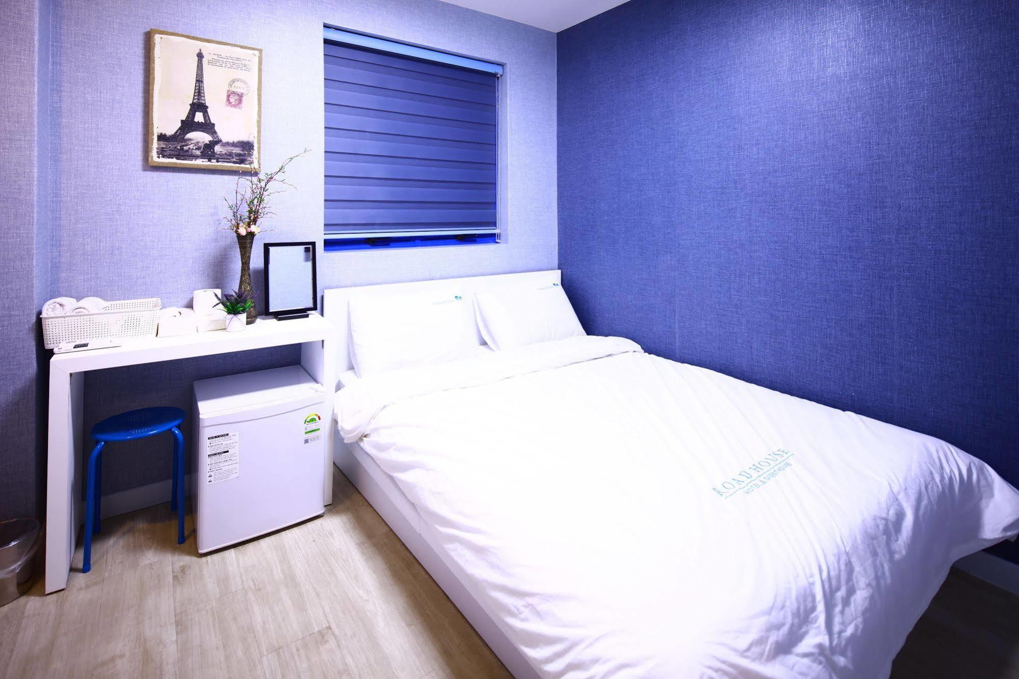 Road House Myeongdong Guest house 2*