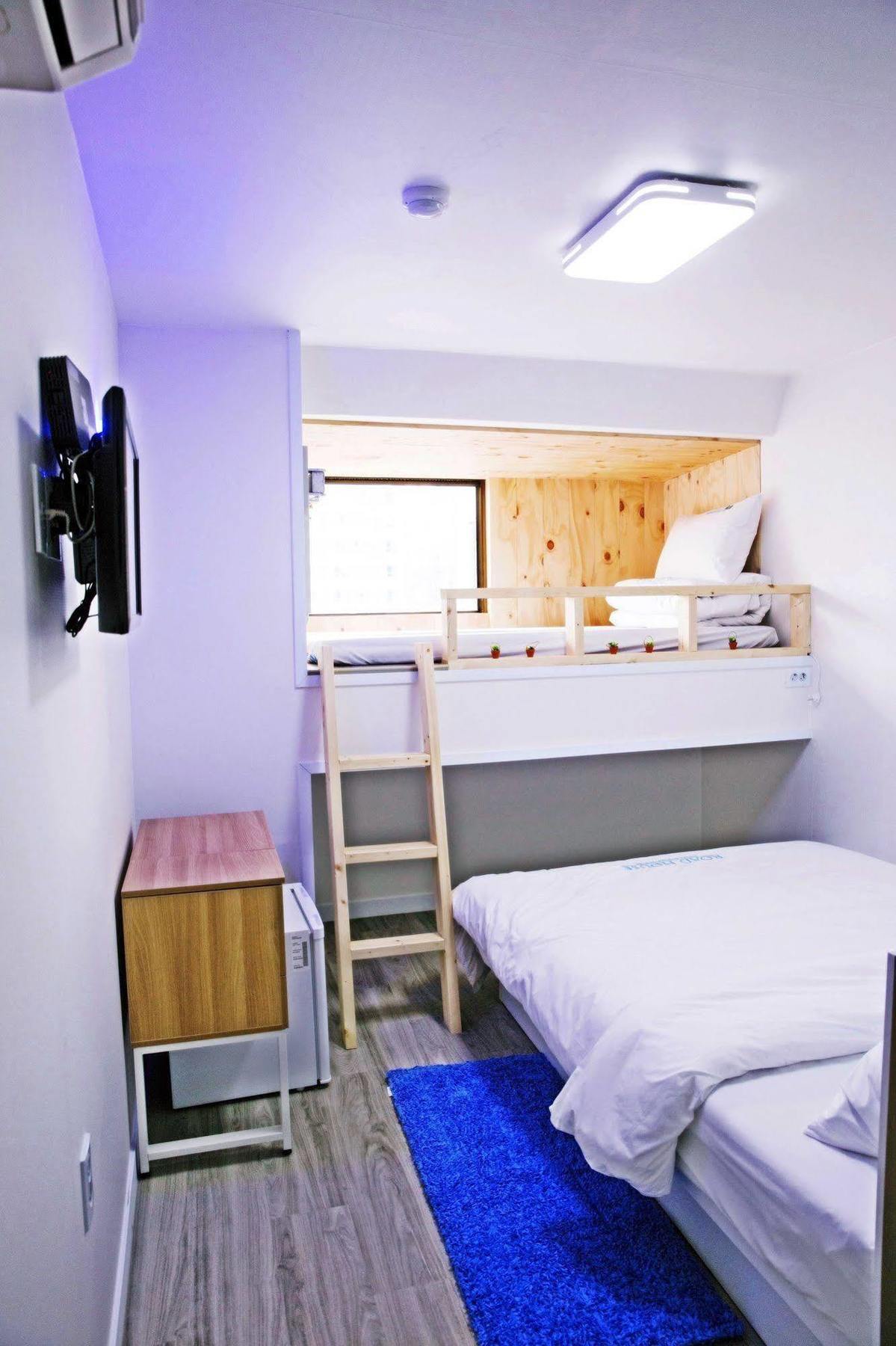 Road House Myeongdong Guest house