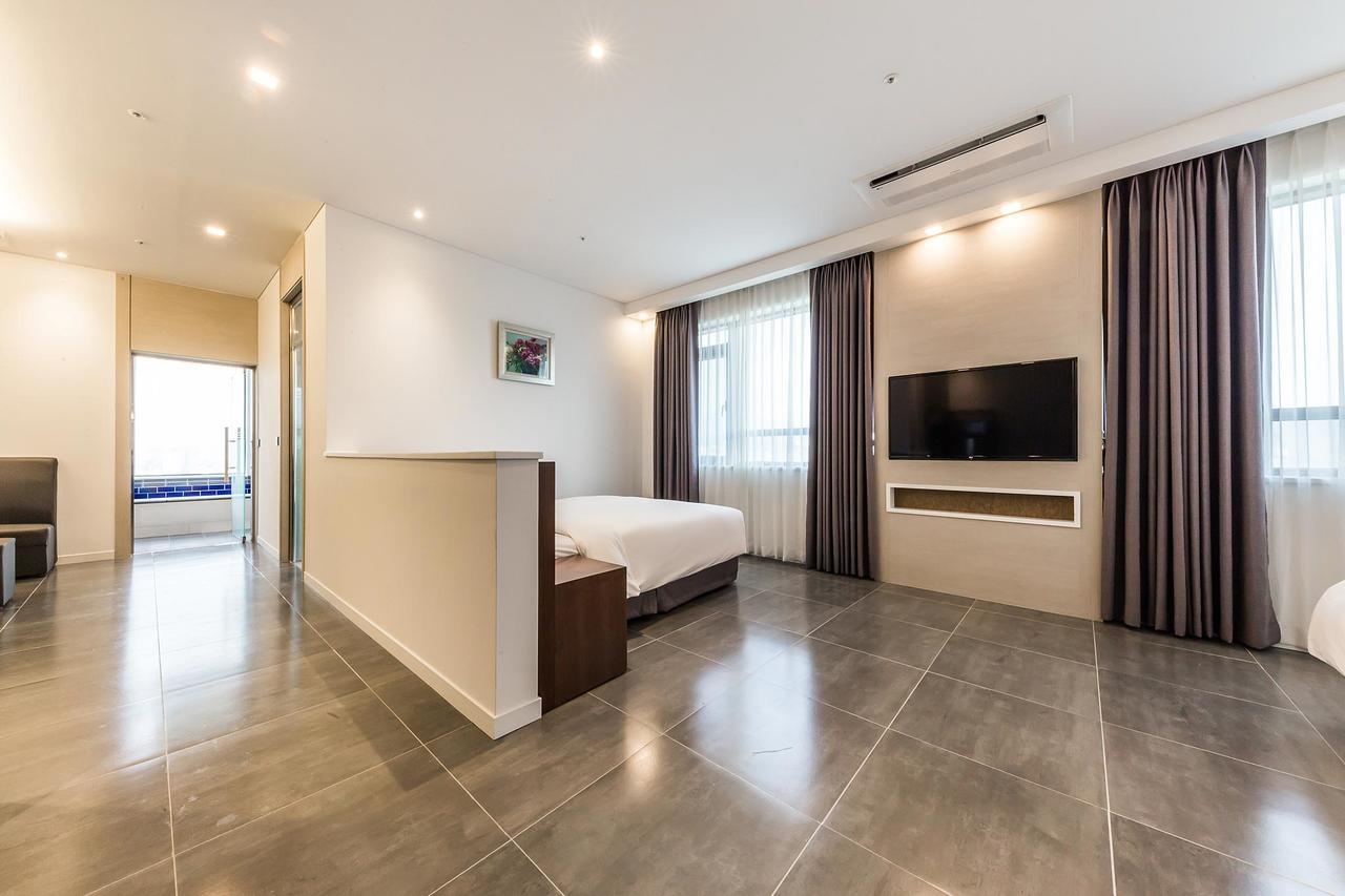 Cs Premier Hotel 3*