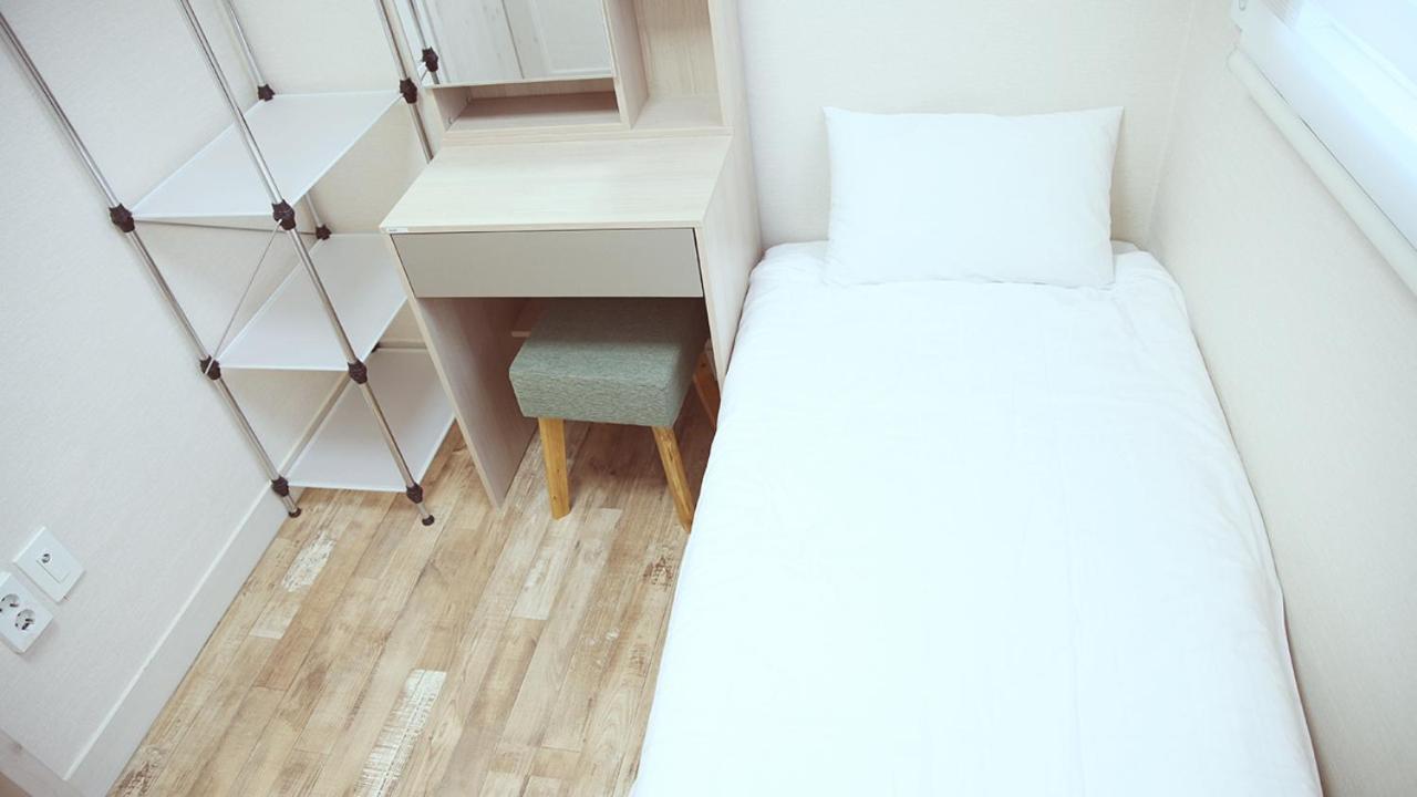 Unni House Hostel *
