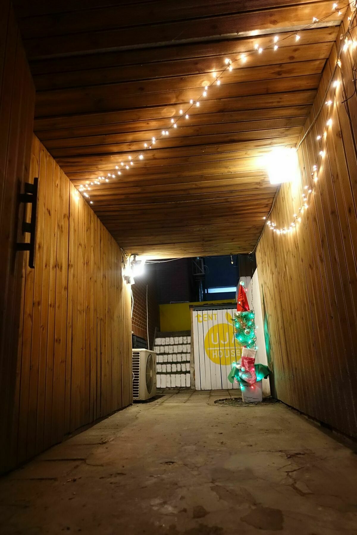 Guest house Uja 2*