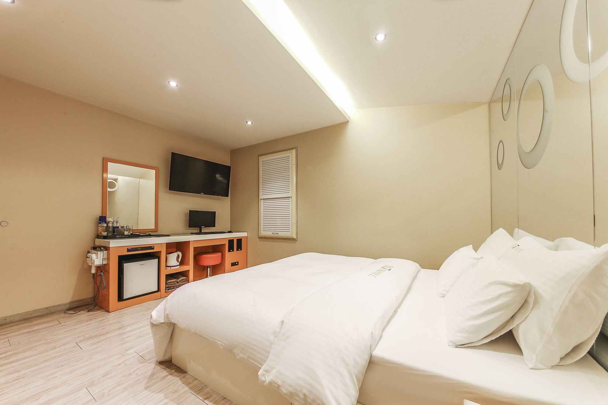 Hotel M7 2*