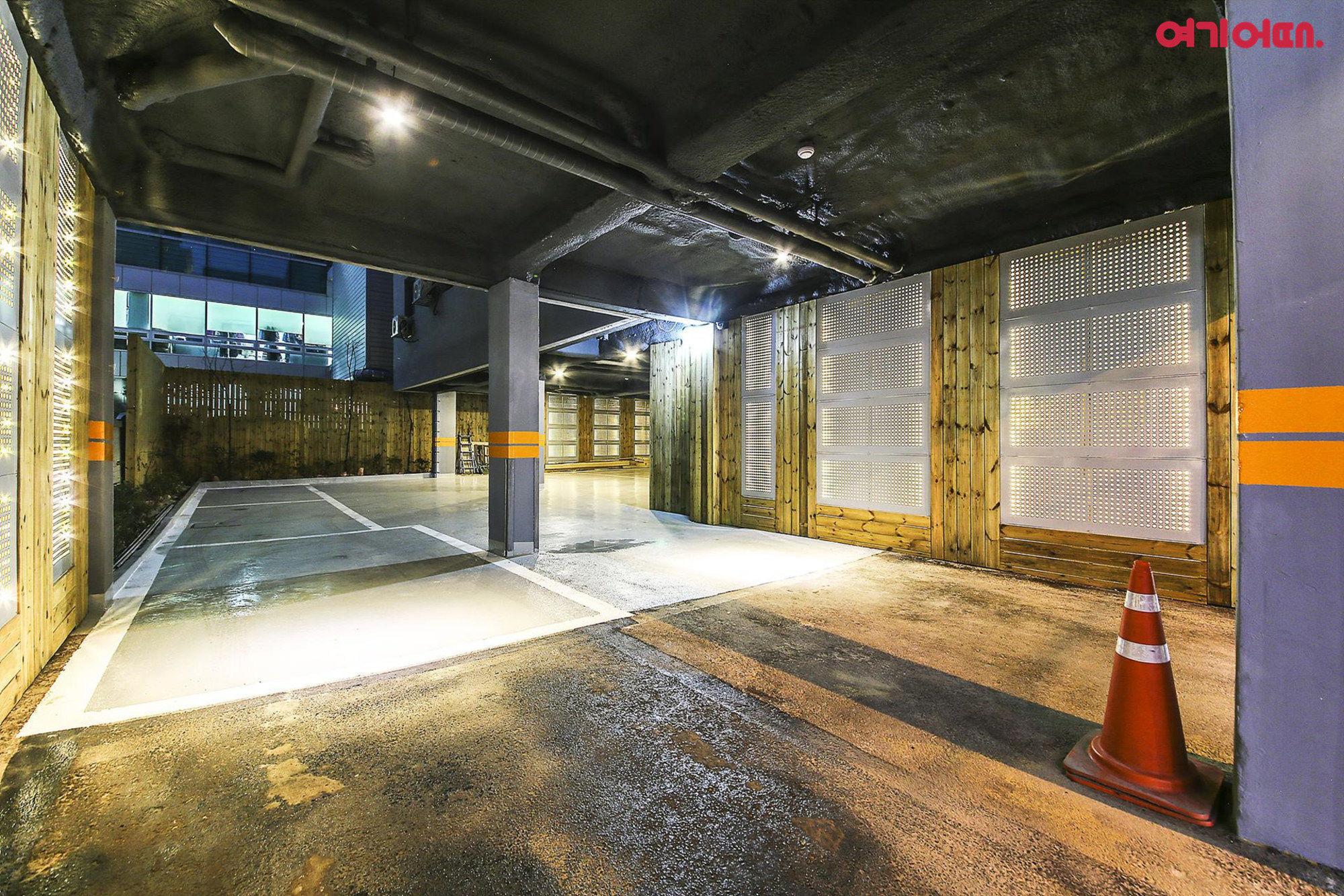 Hotel27 3*