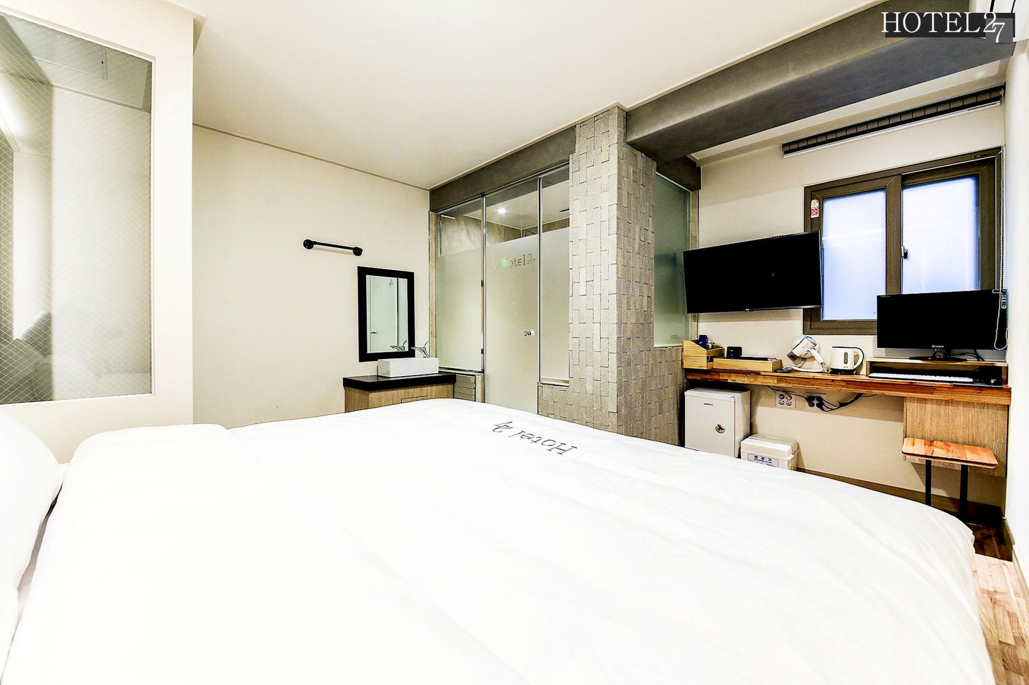 Hotel27 3*