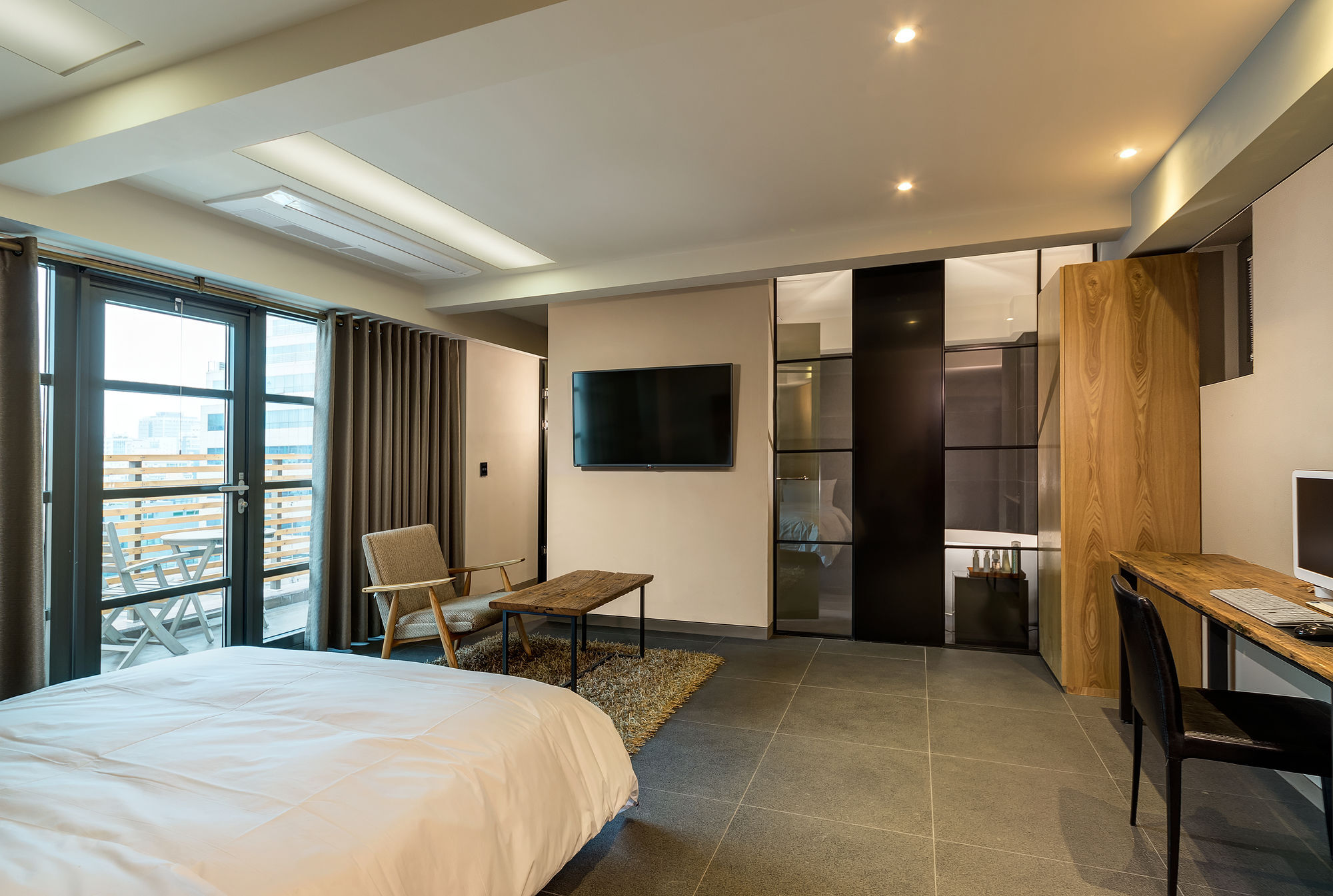 E-hotel