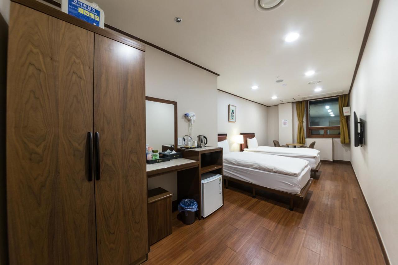 Youngbin Hotel 2*