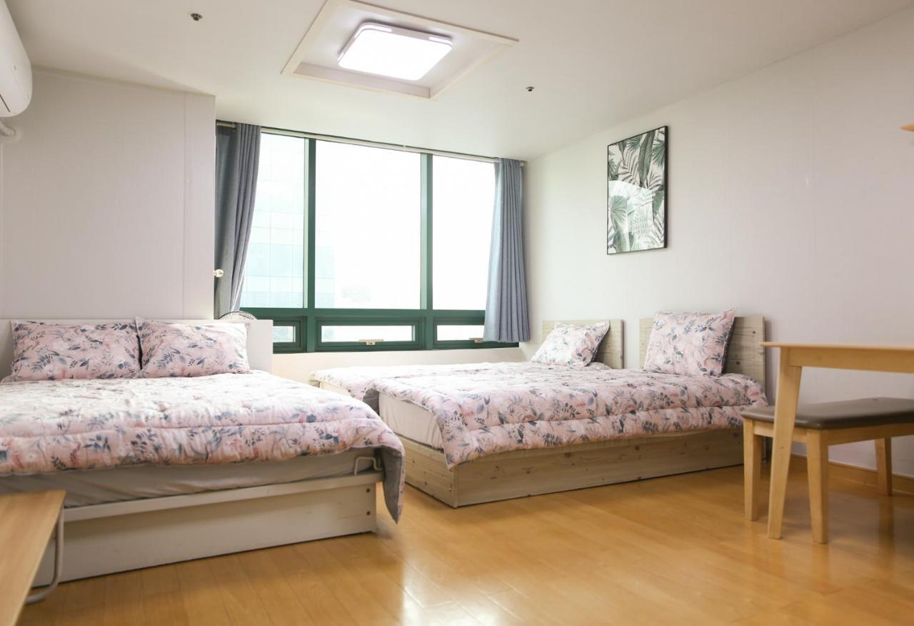 Apartment Eve Hongdae *