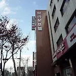 Brown Tourist Hotel