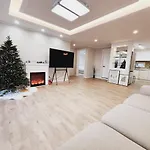 Grand Open Hongdae Houes 4Bdr 2Bth