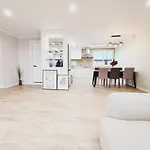Grand Open Hongdae Houes 4Bdr 2Bth