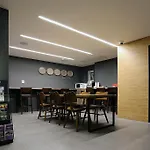 Hotel 8 Hours