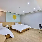 Flower Hotel