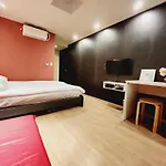Olive Hostel R