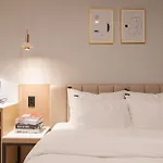 Glam Hotel