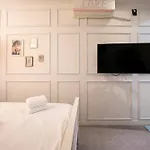 Bias K-Girl Guesthouse - Women Only