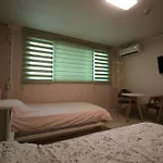 Bunk Guesthouse Hongdae